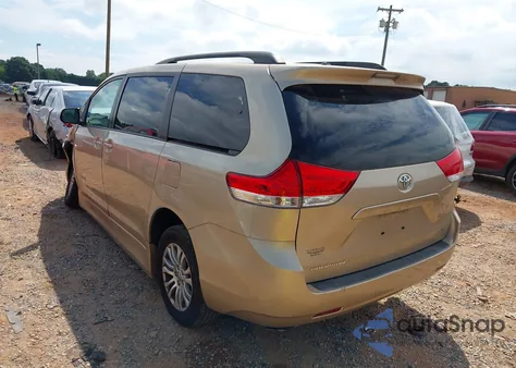 2012 Toyota Sienna z USA, uszkodzony, nr VIN 5TDYK3DC0CS209033